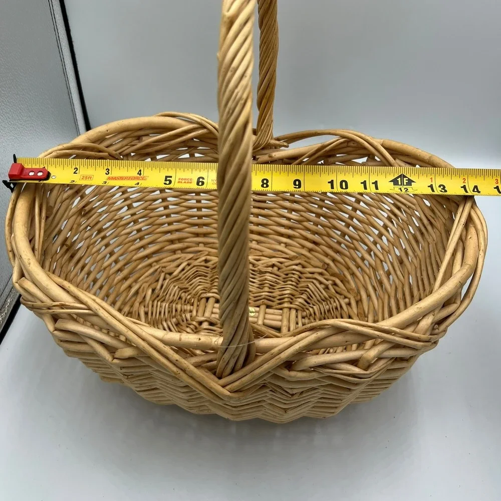 Woven Wicker Basket Unisex Medium Tan Very Good Rustic Scalloped Rim